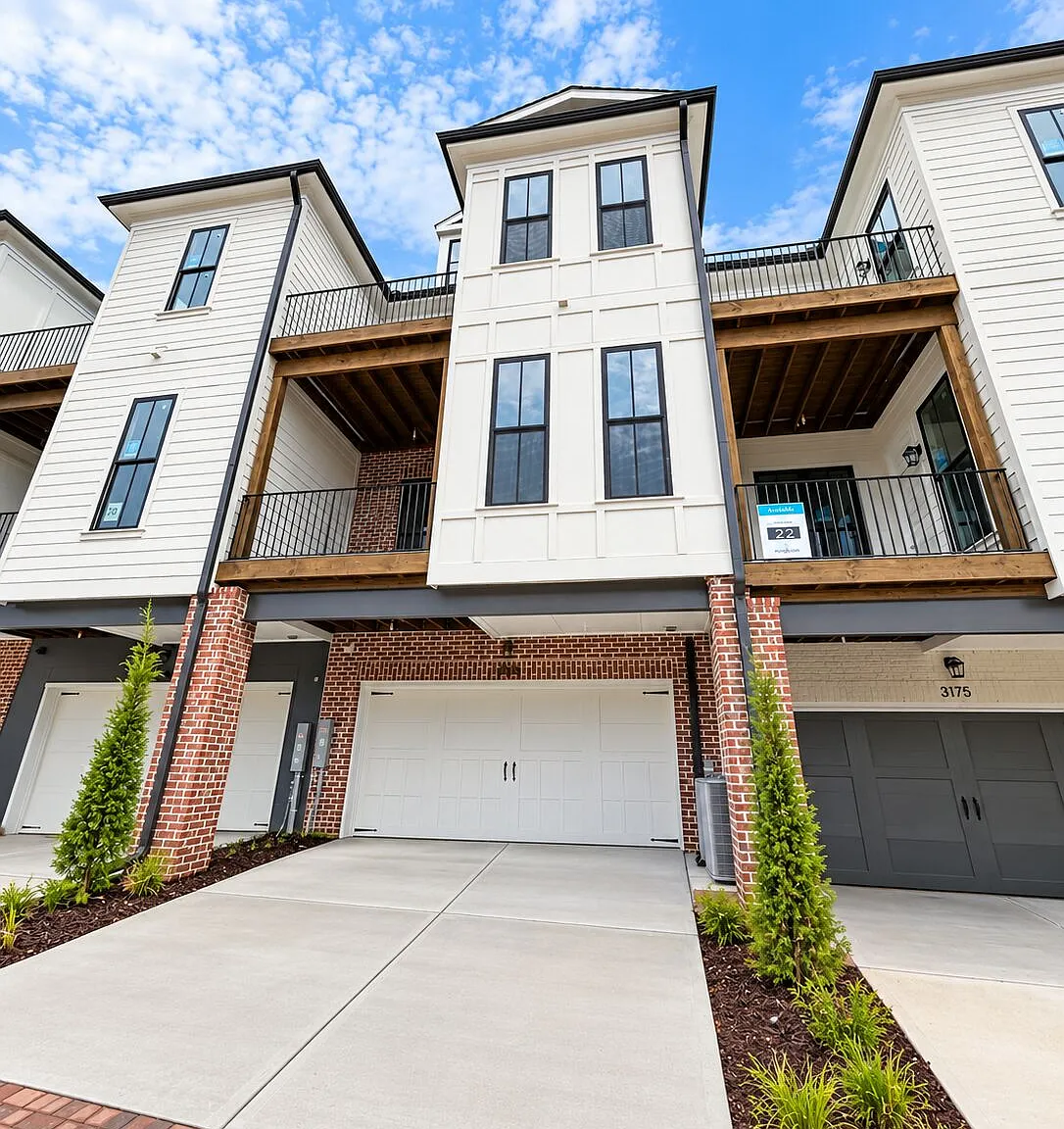 3 bed, 3.5 bath, 2105 sqft, $5,995 — Photo 3