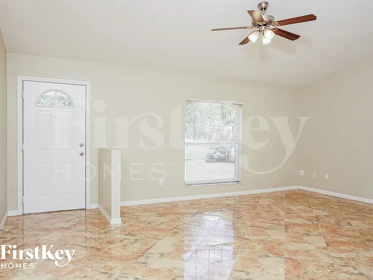 2476 Parrot St — Photo 3