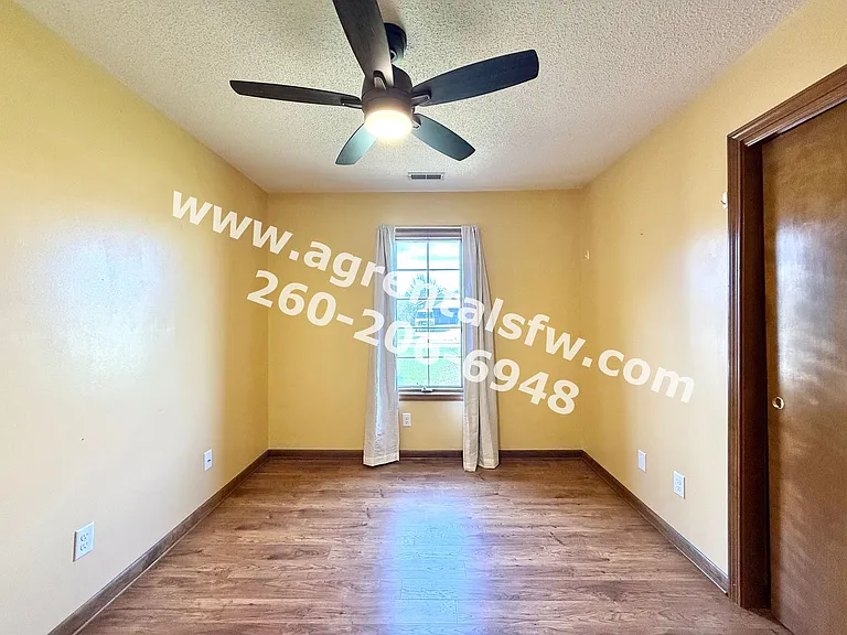 823 Woodland Springs Pl — Photo 10