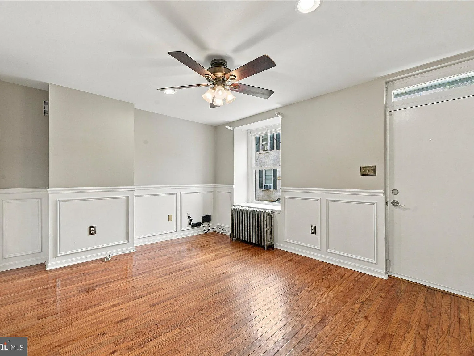 4 bed, 1.0 bath, 1350 sqft, $1,850 — Photo 3