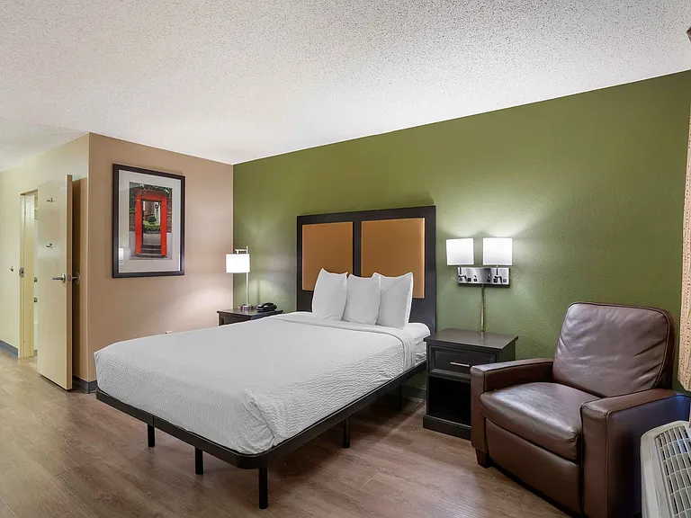 Studio Suite - 1 Queen Bed