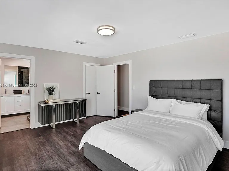 9101 N Bayshore Dr — Photo 21