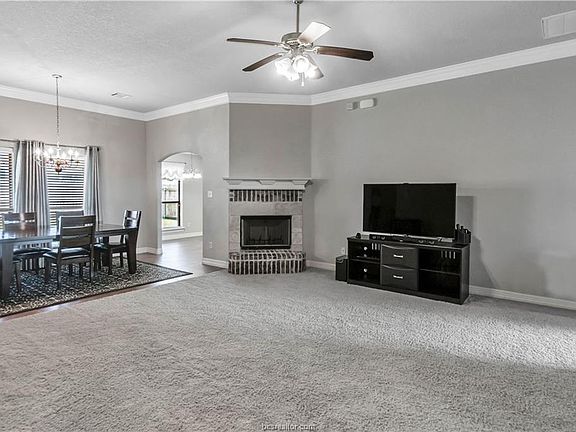 4th image of 913 Dove Landing Ave