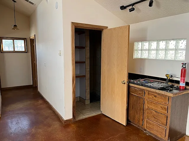114 Vassar Dr SE #B — Photo 8