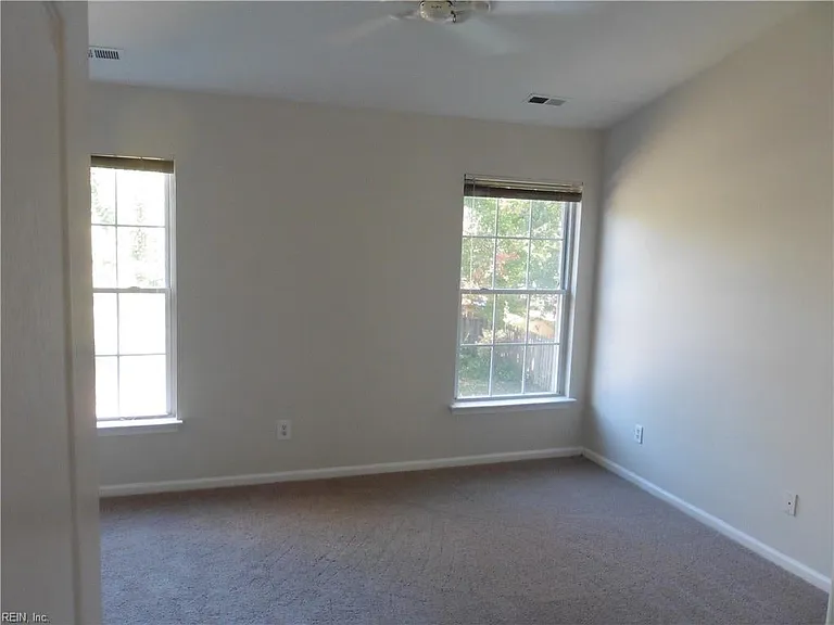 2364 Charing Cross Rd — Photo 18