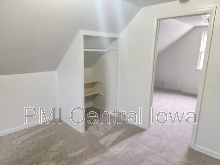 290 E 17th St — Photo 15