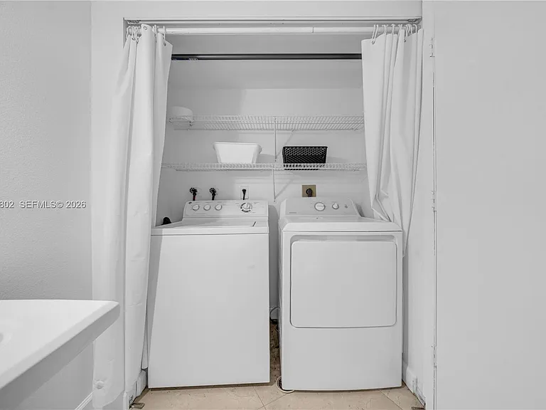 3600 Mystic Pointe Dr #1816 — Photo 24
