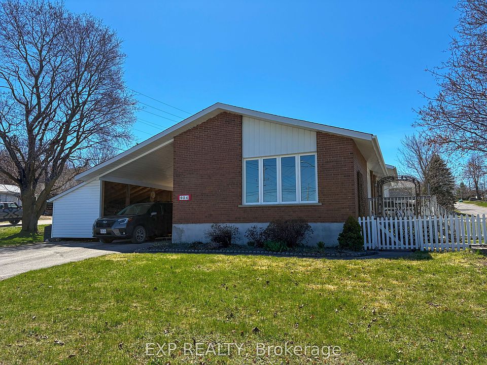 1st image of 934 Raglan St S