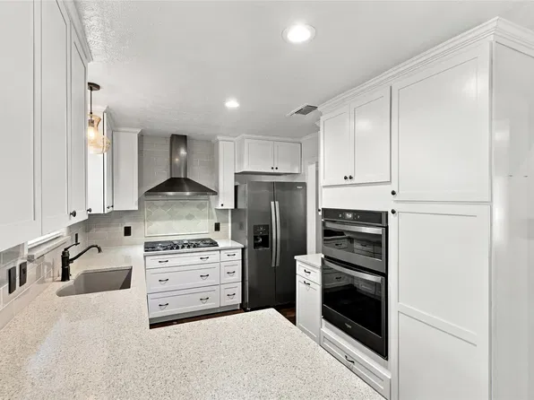 1309 Oxford Ln, Denton, TX 76209