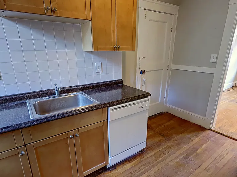 97 Hancock St #4JR — Photo 2