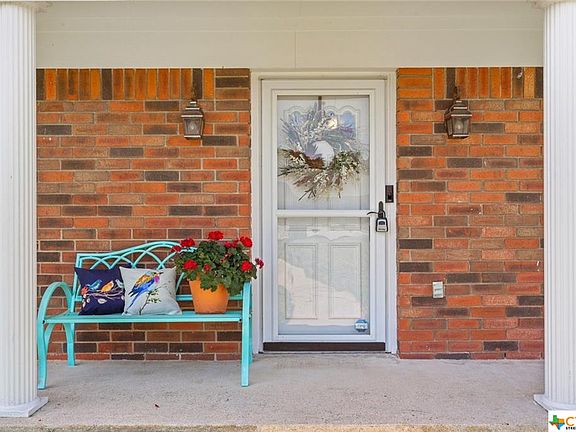 4th image of 8917 Oak Hills Dr