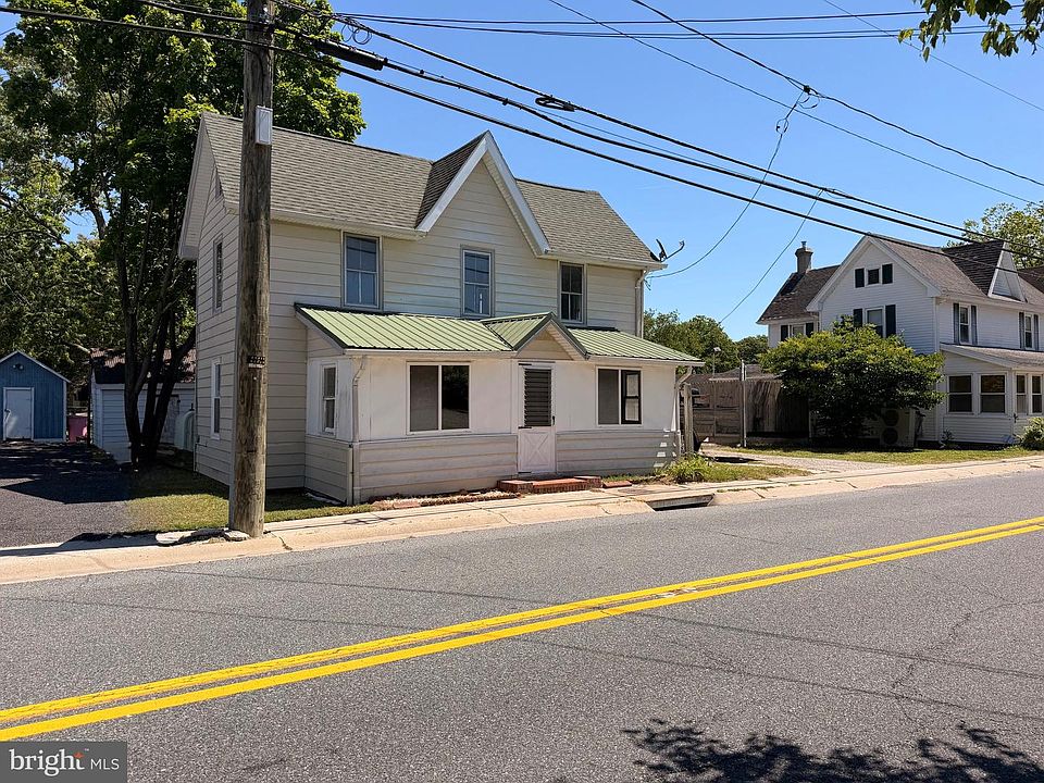 1st image of 211 E Lillian St