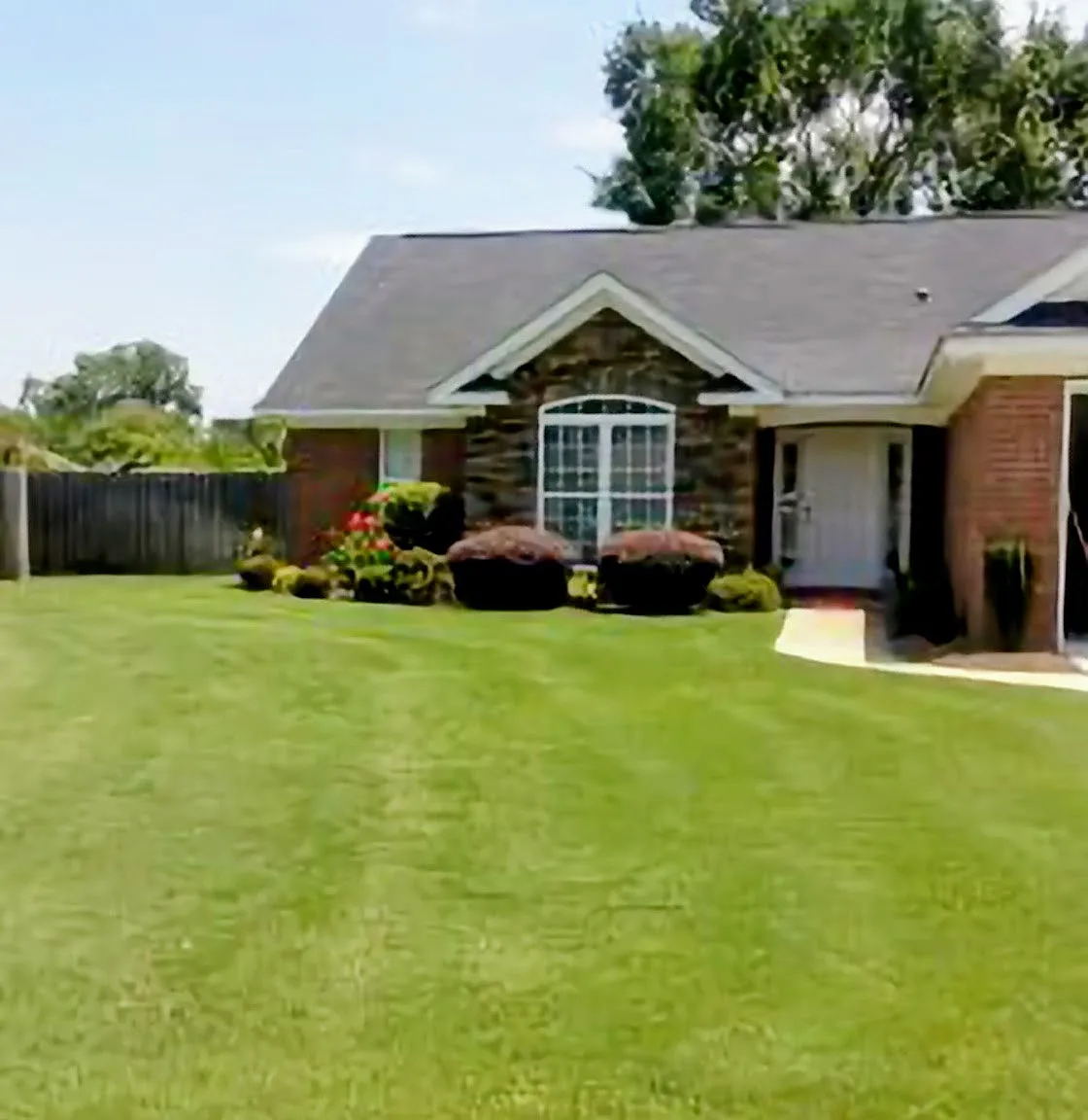 3 bed, 2.5 bath, 1564 sqft, $800 — Photo 1
