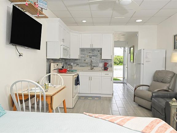 4th image of 18399 GULF BOULEVARD #371