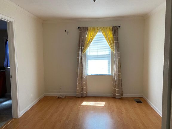 4th image of 332 Roosevelt Ave