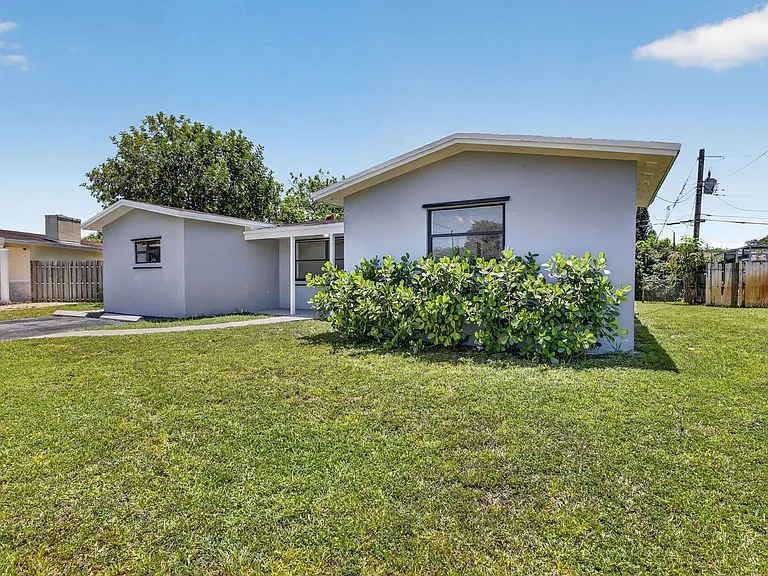 5804 NW 14th St — Photo 33