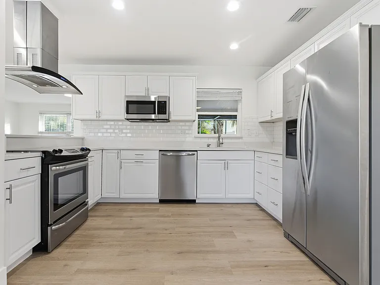 327 Sunny Ln — Photo 21