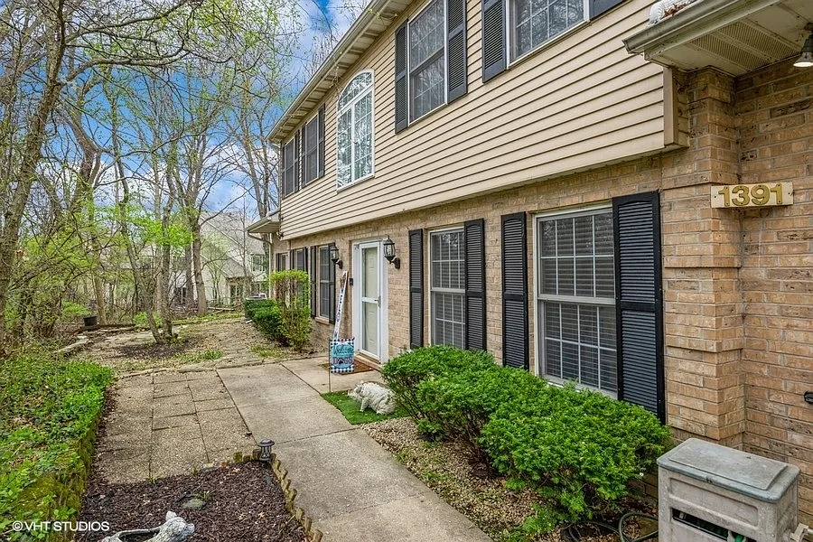 1391 Laurel Oaks Dr photo 1