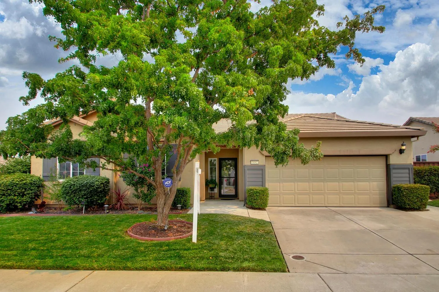 3192 Overton Way photo 1