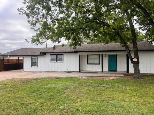 101 N 1st St, Bangs, TX 76823