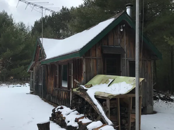 E3399 Pagel Rd, Iola, WI 54945