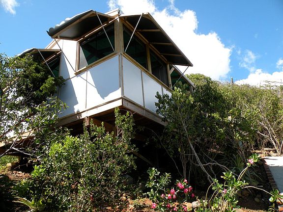 EXTERIOR COTTAGE