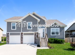 9810 E 219th Cir, Peculiar, MO 64078
