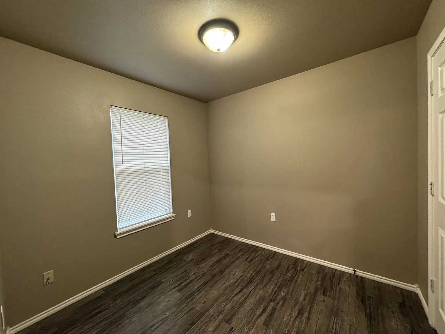3 bed, 1.0 bath, 1000 sqft, $925 — Photo 3