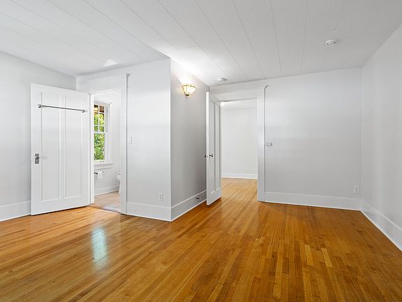 4th image of 930 S Lincoln St APT 6
