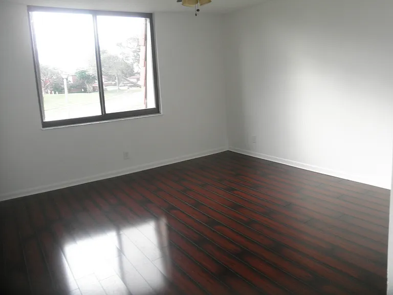 3896 Victoria Dr — Photo 7