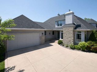 167 Stonebridge Rd, Mendota Heights, MN 55118