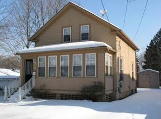 8 Harbour Ave, West Warwick, RI 02893