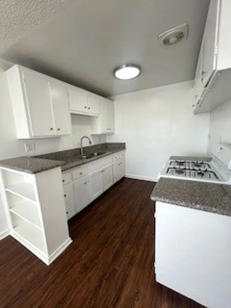 918 Springfield St — Photo 3