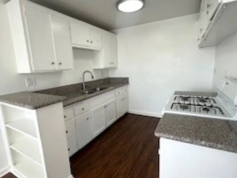 918 Springfield St — Photo 3