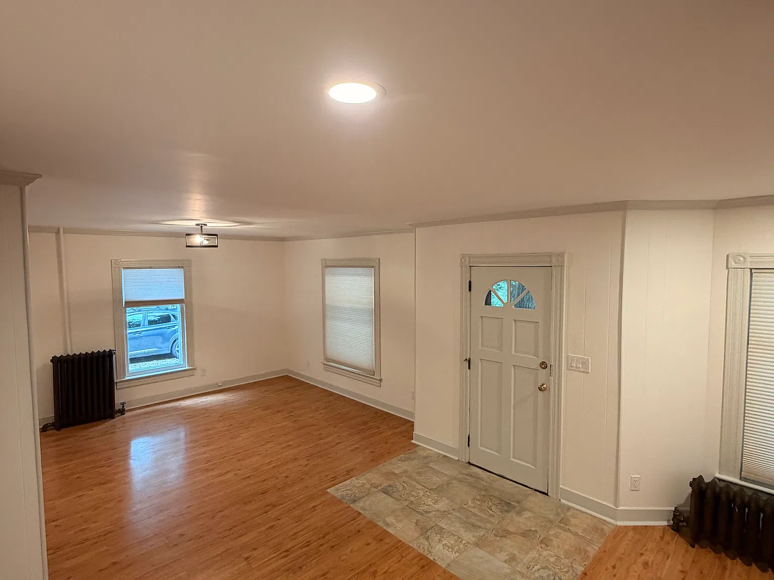 4 bed, 2475 sqft, $4,300 — Photo 2