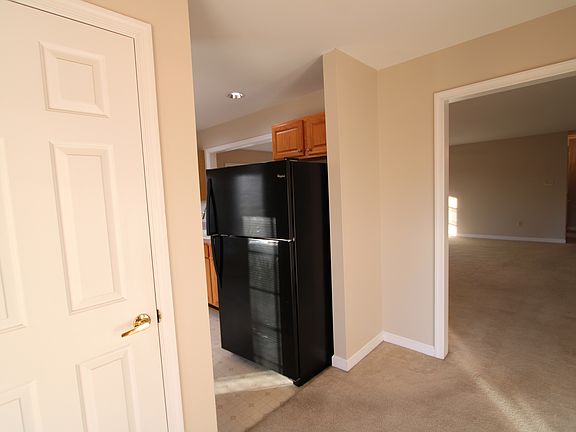 3rd image of 222 Fairground Rd
