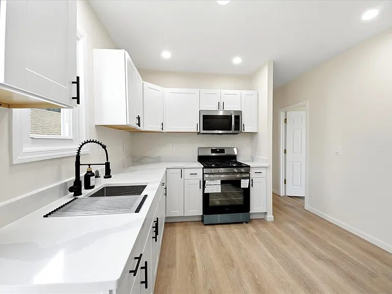 246 Stone Ave #1 — Photo 7