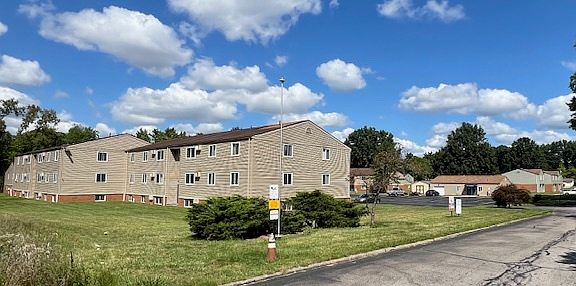 4th image of 114 Gluck St #108B