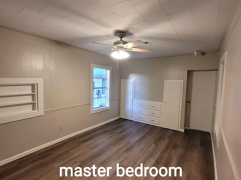 217 N Railroad St — Photo 5