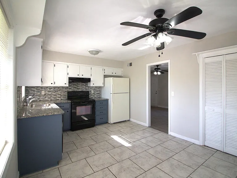 3224 Leafmore Dr — Photo 2