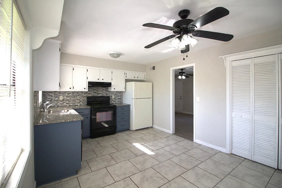 Building Photo - 3224 Leafmore Dr