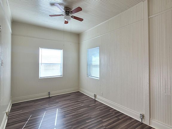 separate living/ family room with ceiling fan naturally lit/ bright