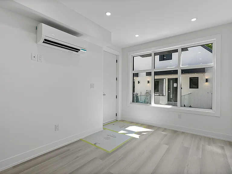 587 Oakwood Ave — Photo 45