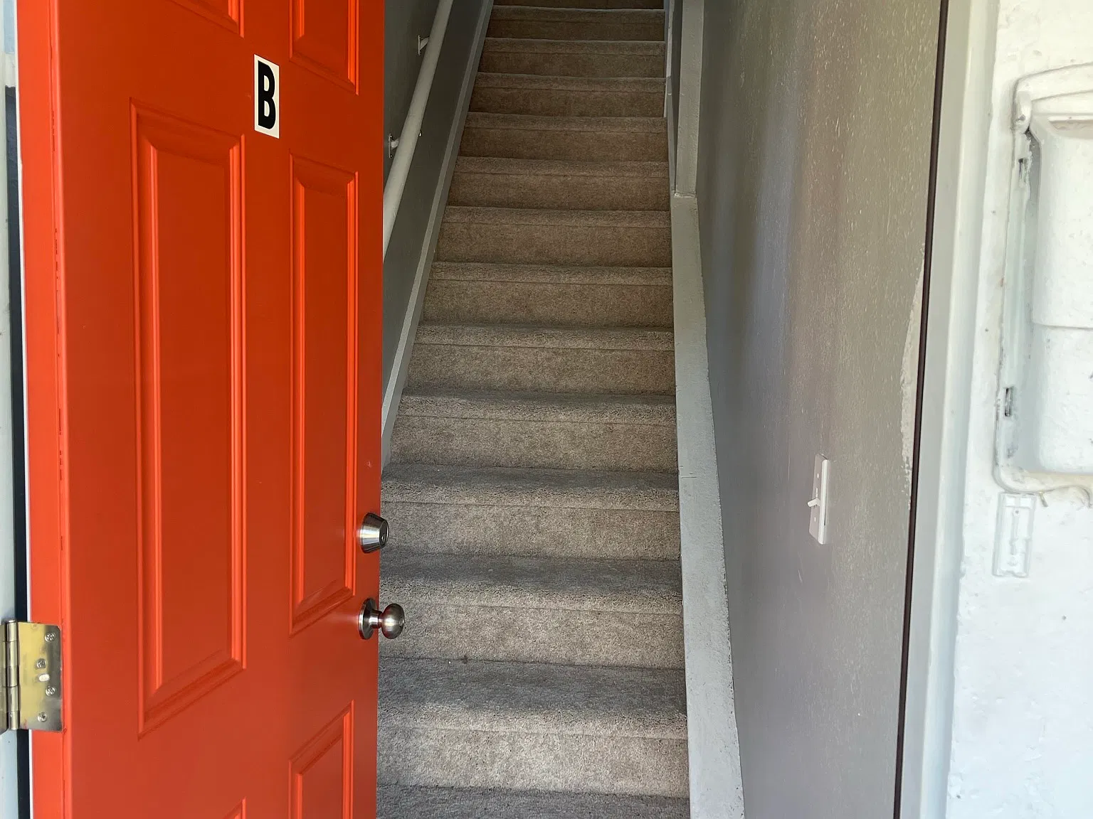 813 & B E S St — Photo 2