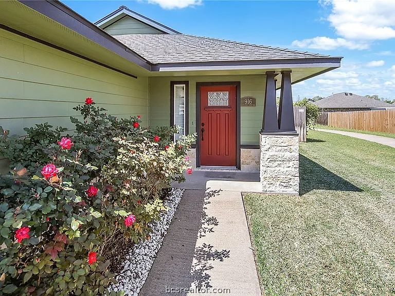 916 Crested Point Dr — Photo 3