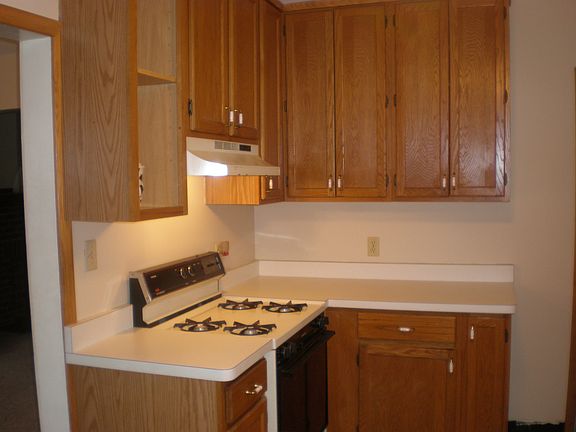 4th image of 748 E 31st St