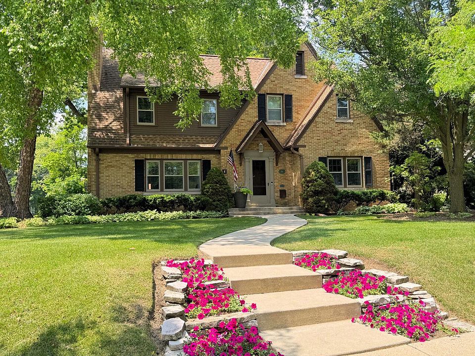 1st image of 906 Emerson AVENUE