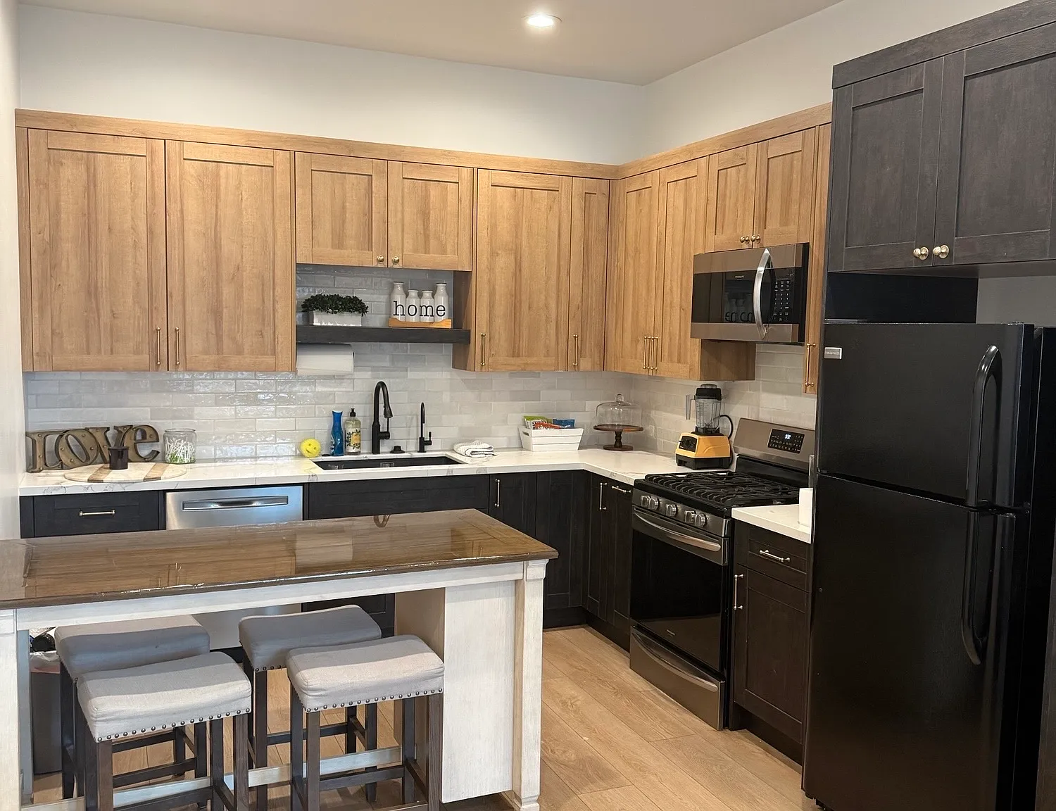 1 bed, 574 sqft, $1,600 — Photo 2