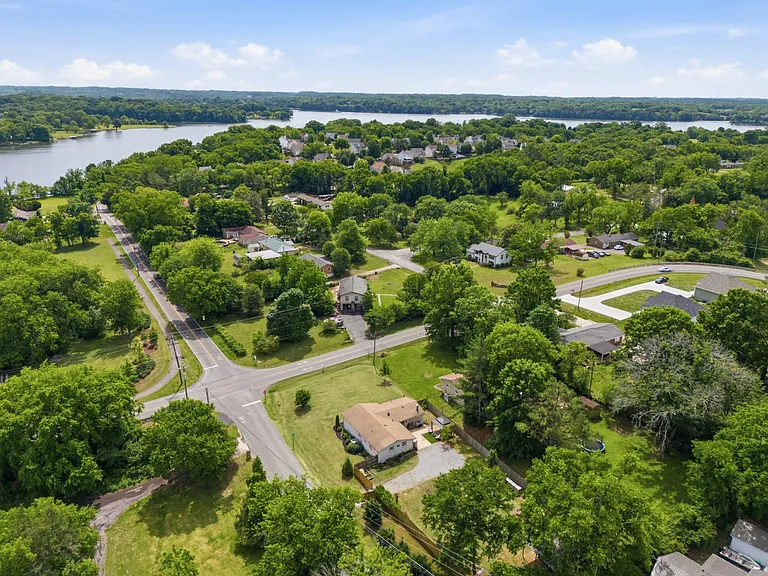 450 Sanders Ferry Rd — Photo 26
