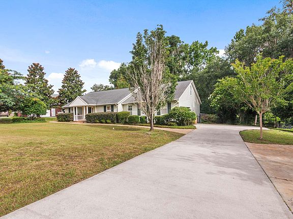 3rd image of 965 NW Savannah Cir